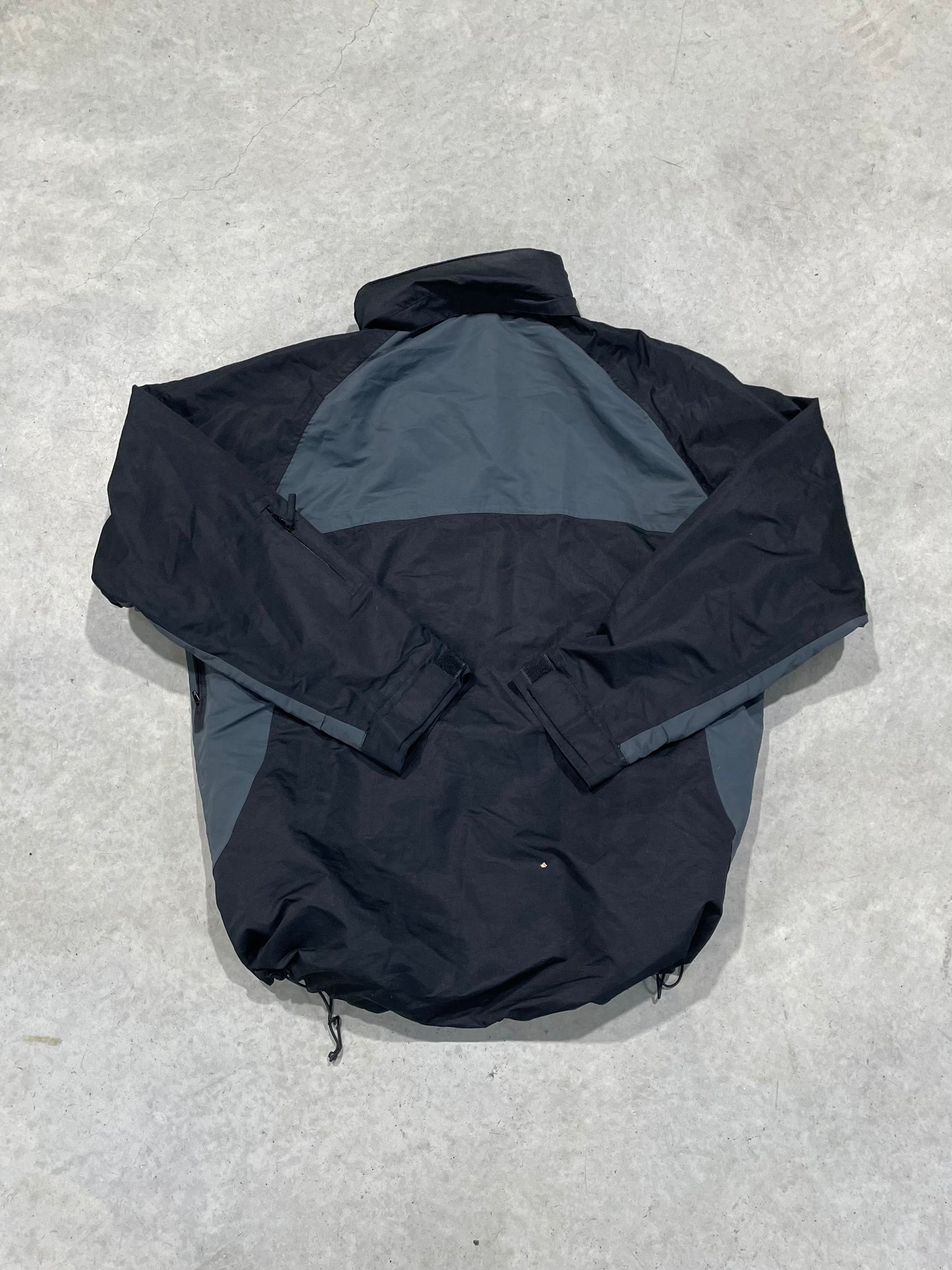 (XL) 00s Shell Jacket