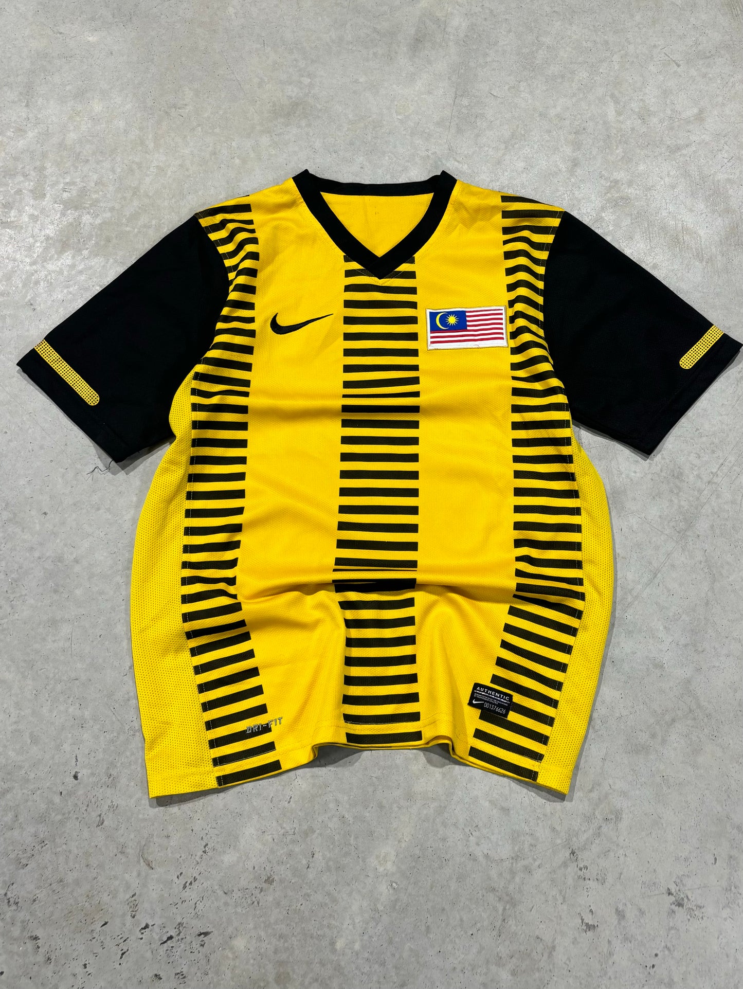 (L) Nike Malaysia Jersey