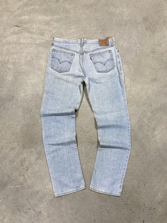 (38) 00s Levis Jeans